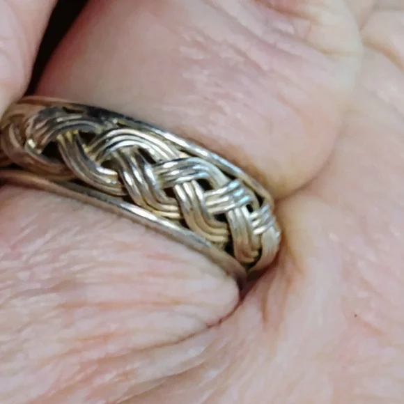 NWT,-HANDSOME, BRAIDED STERLING SILVER MEN'S RING. SIZE 10